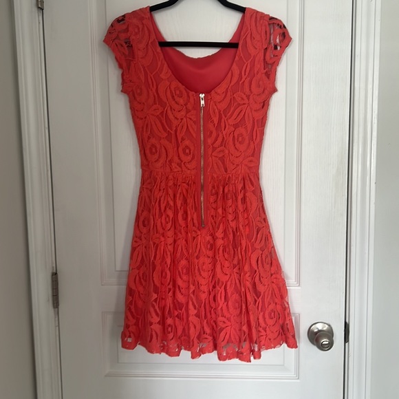 Lace Peach Dress - Picture 2 of 2